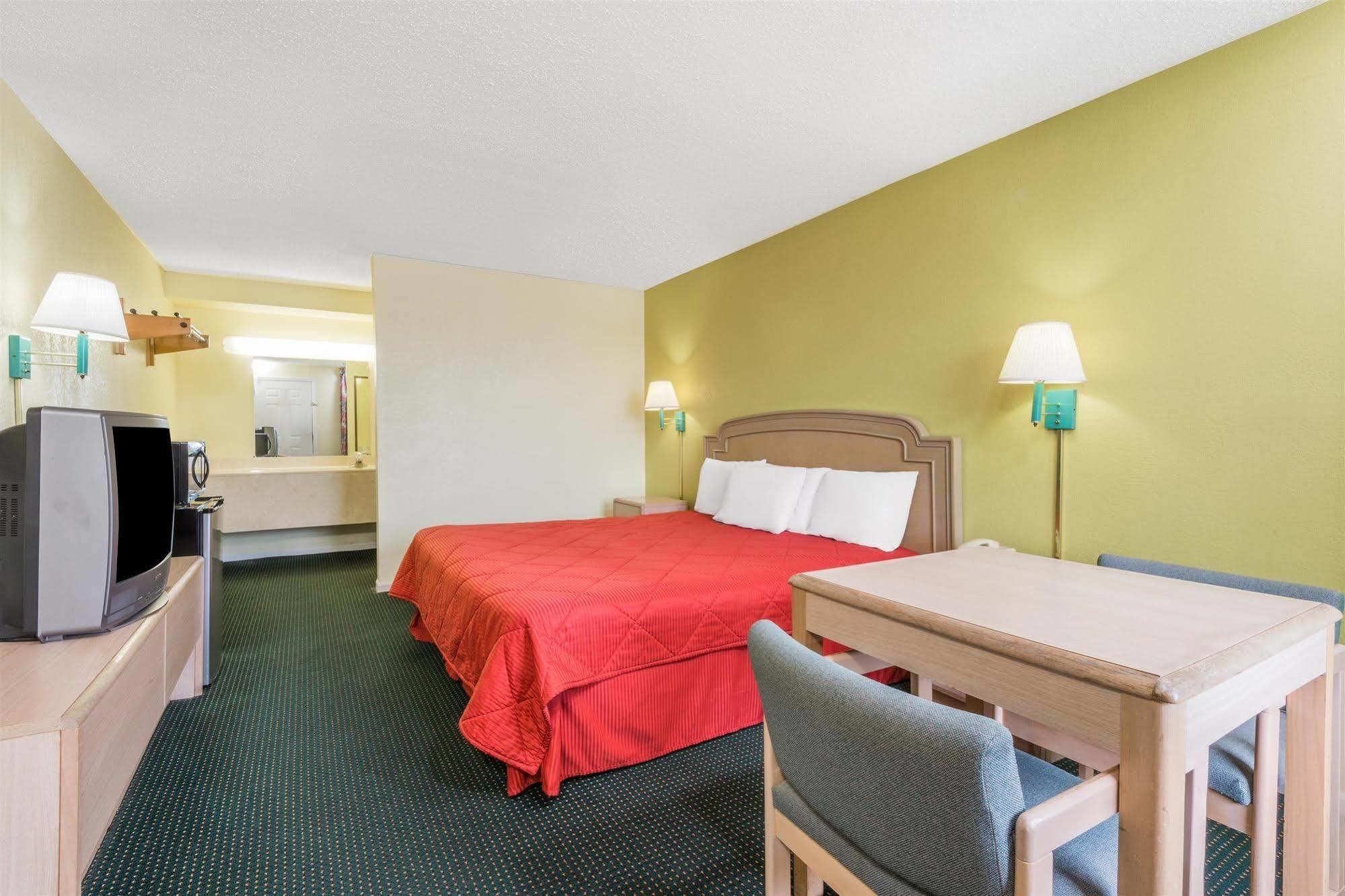 Knights Inn Berea Bagian luar foto