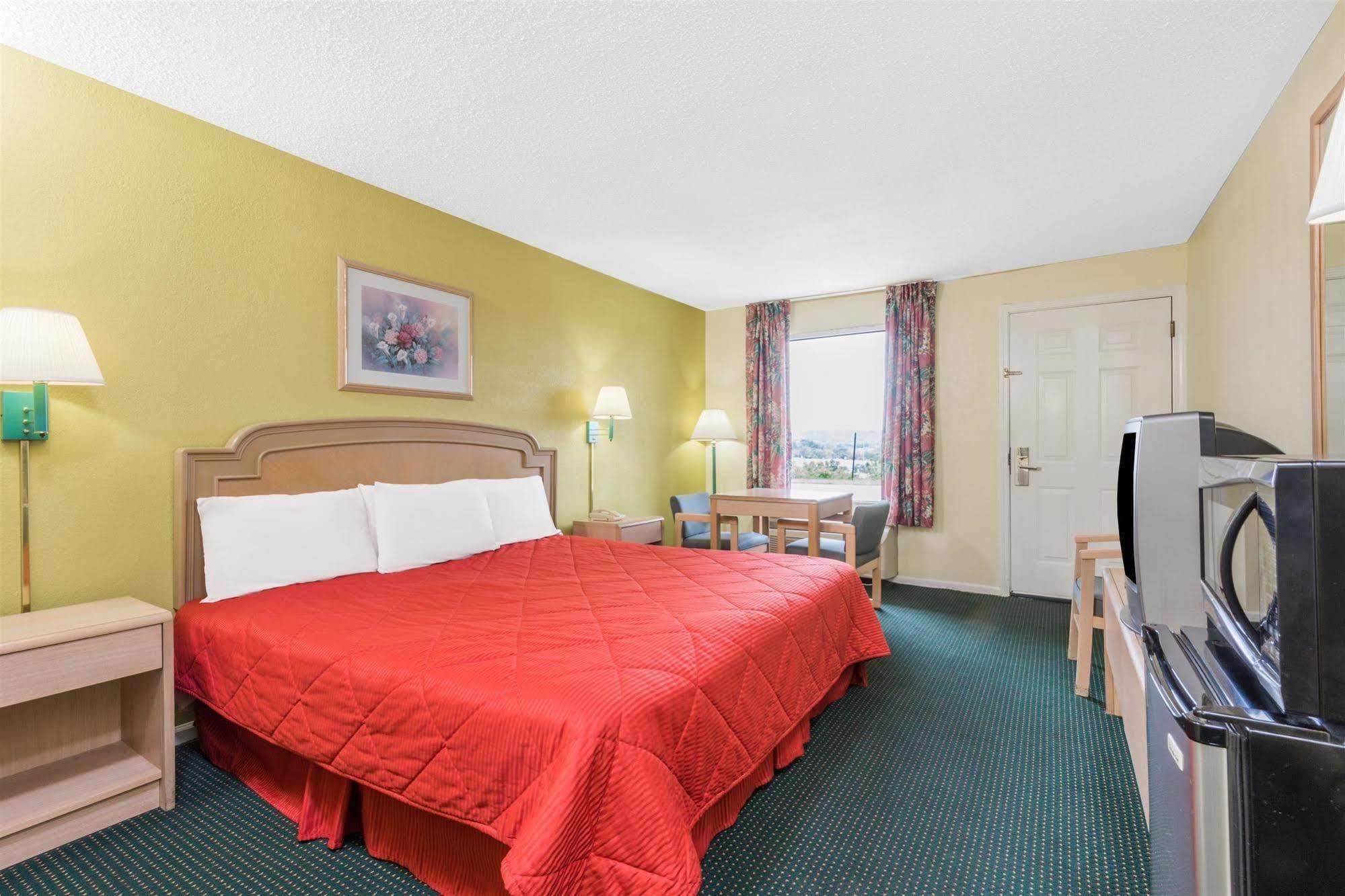 Knights Inn Berea Bagian luar foto